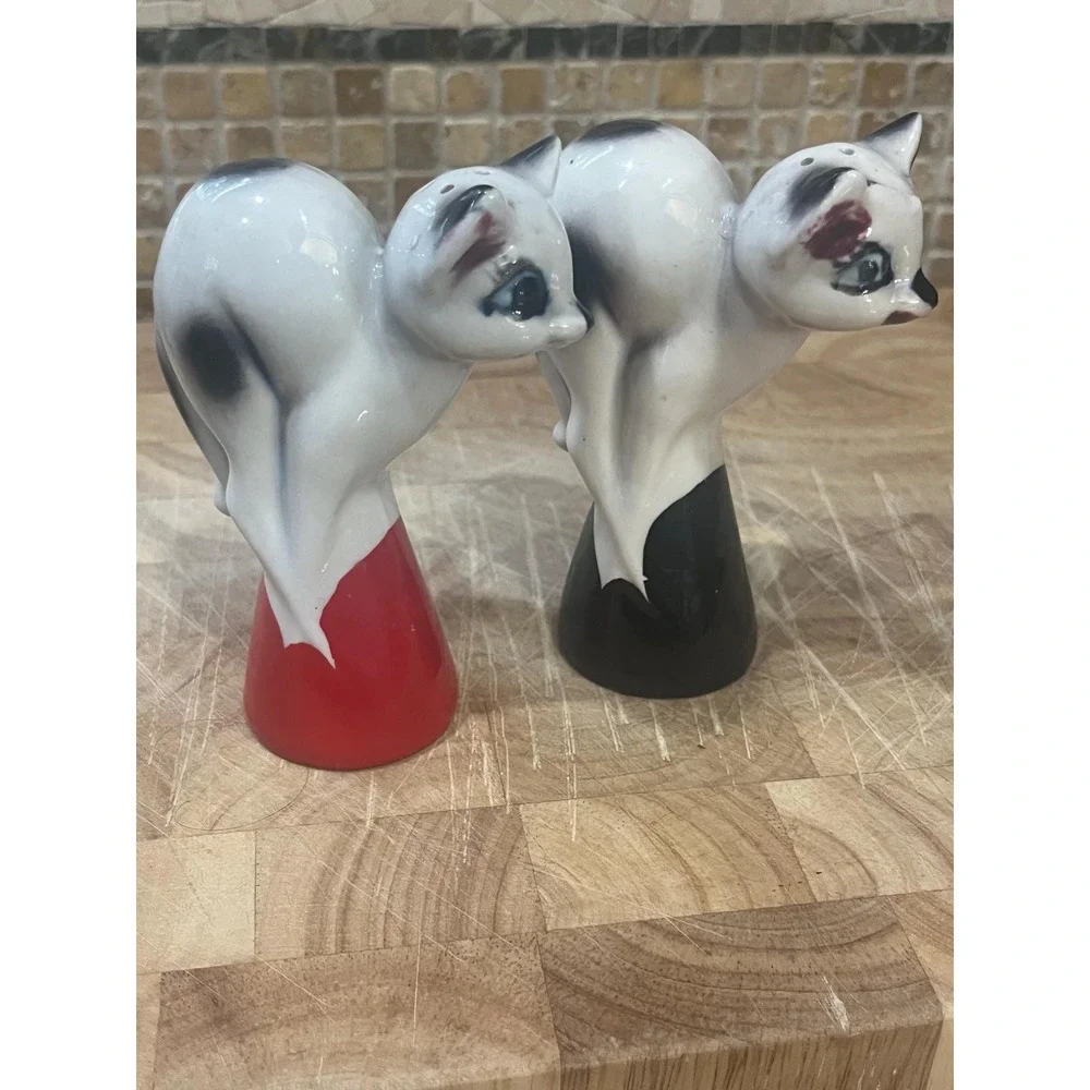 Vintage 1950s MCM Anthropomorphic‎ Cat Kitty Salt Pepper Shakers Japan Red Black